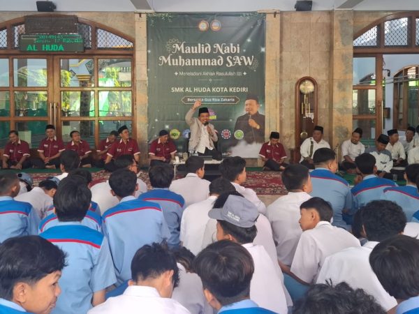 Maulid Nabi Muhammad SAW: Meneladani Akhlak Mulia di SMK Al Huda Kota Kediri